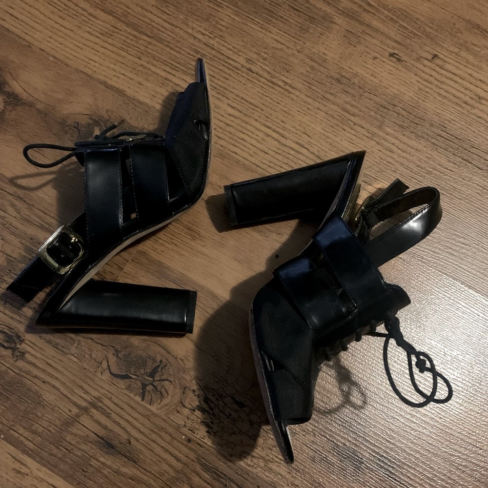 Vince Camuto VC-Johnny Leather Slingback Heel